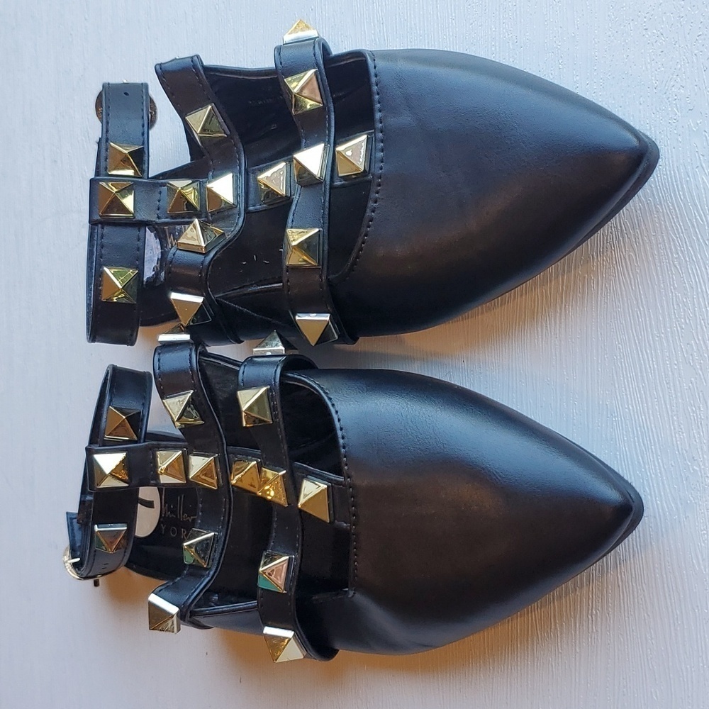 Nicole Miller Tulum Black Faux Leather Studded Pointy Toe Flats 7 NWOT - Picture 2 of 7